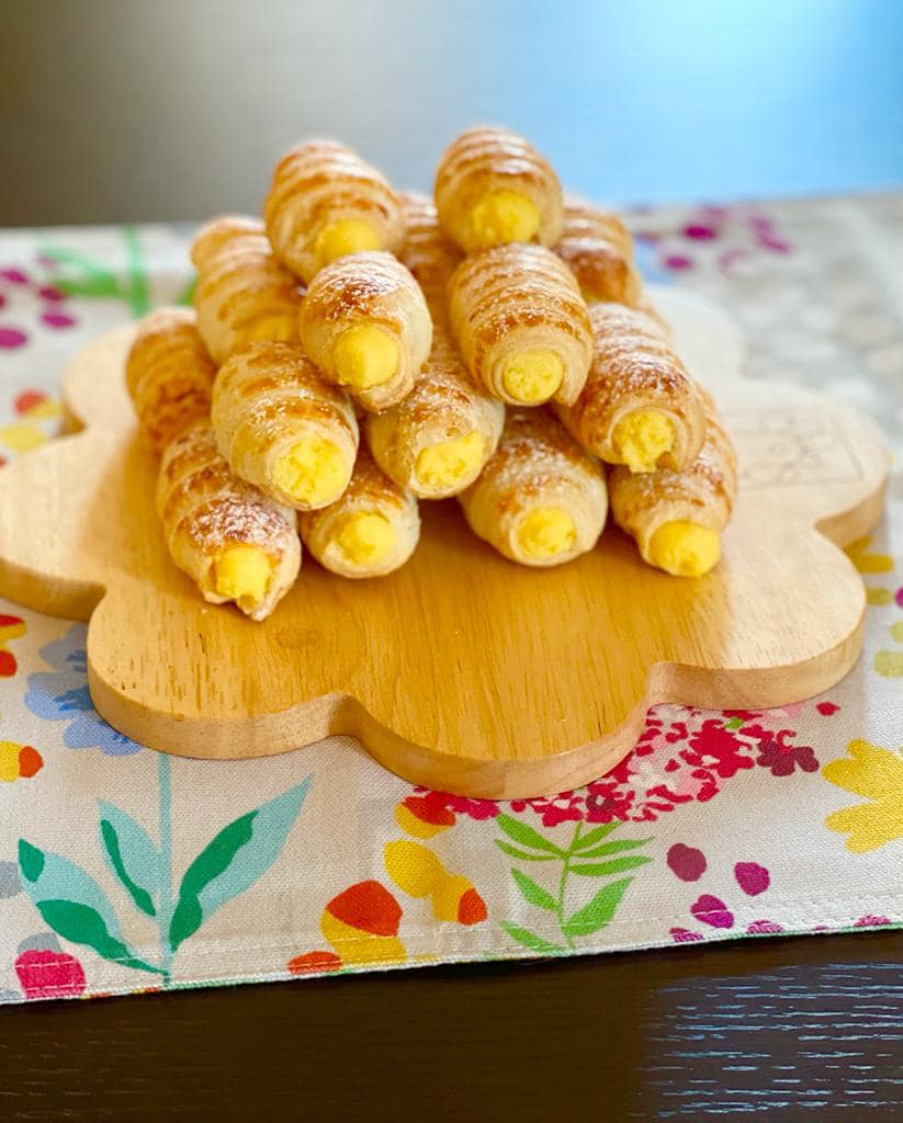 CANNOLI DI CREMA