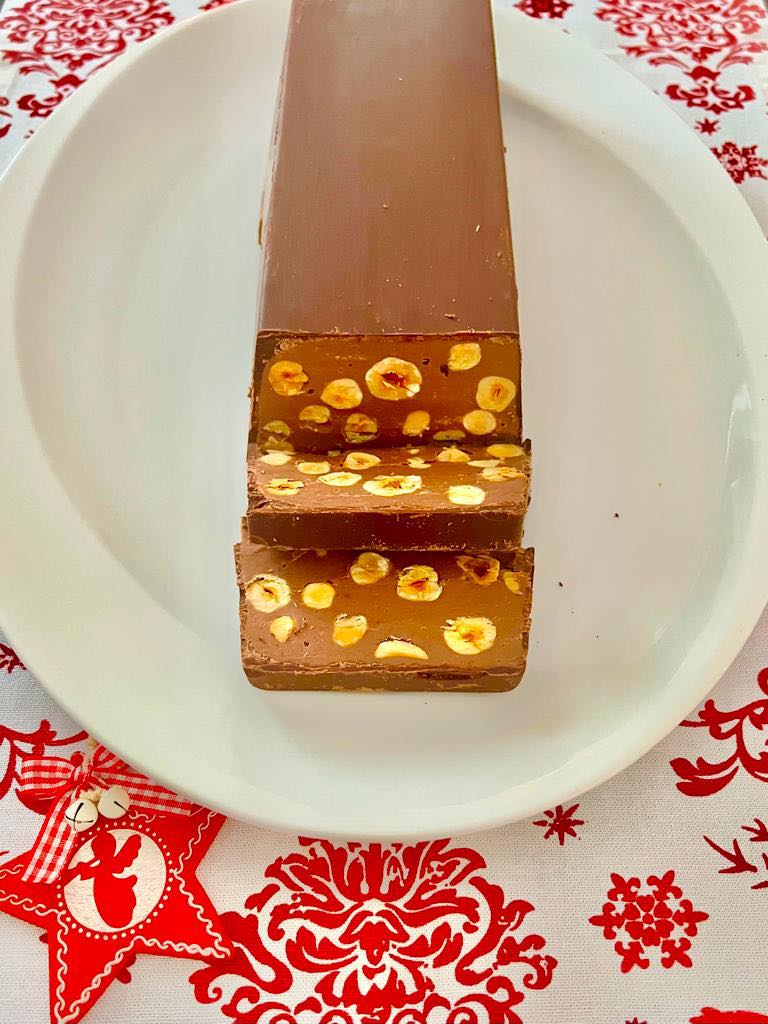TORRONE MORBIDO ALLE NOCCIOLE