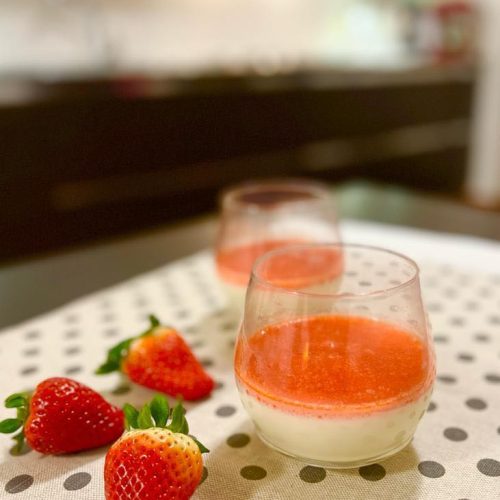 PANNA COTTA CON SALSA DI FRAGOLE